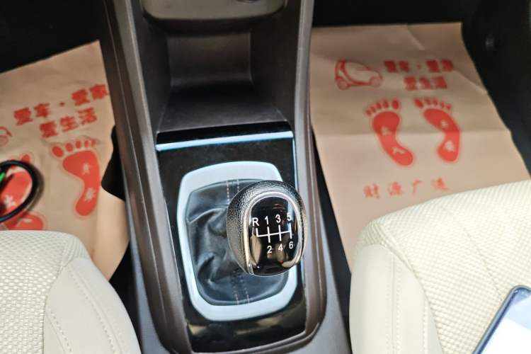 Used Baojun 310W 2017 1.5L Manual Comfort Version China V Gear Lever