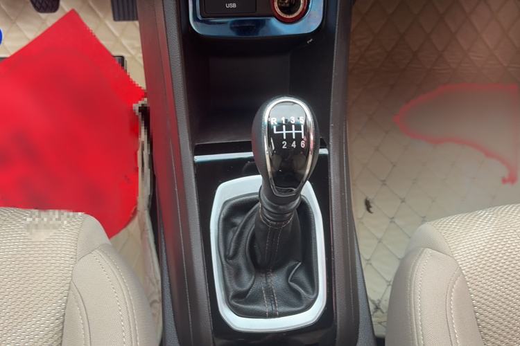 Used Baojun 310W 2017 1.5L Manual Comfort Version China V Interior 7