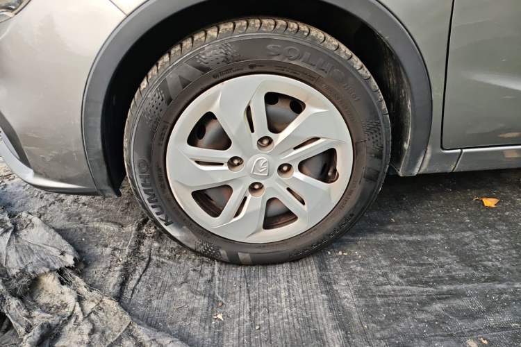 Used Baojun 310W 2017 1.5L Manual Comfort Version China V Left Front Wheel Hub