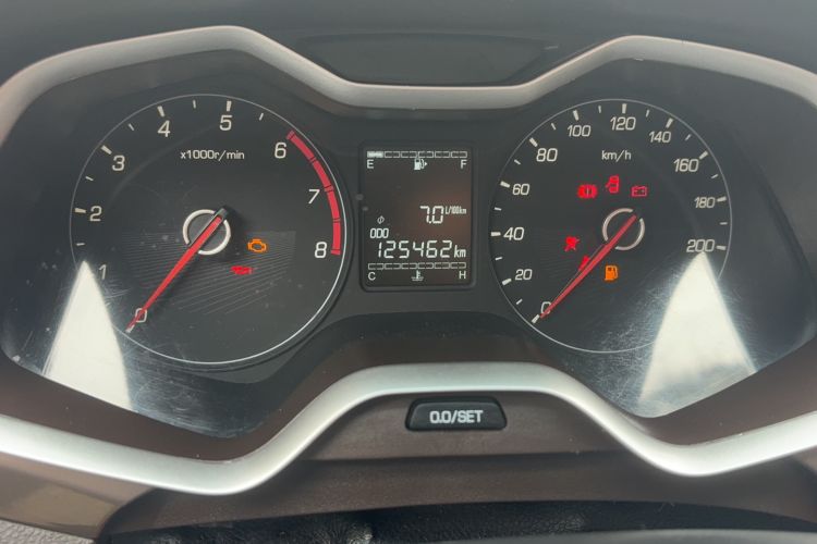 Used Baojun 310W 2017 1.5L Manual Comfort Version China V Odometer Close Up