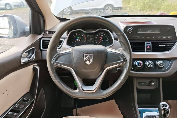 Used Baojun 310W 2017 1.5L Manual Comfort Version China V Steering Wheel