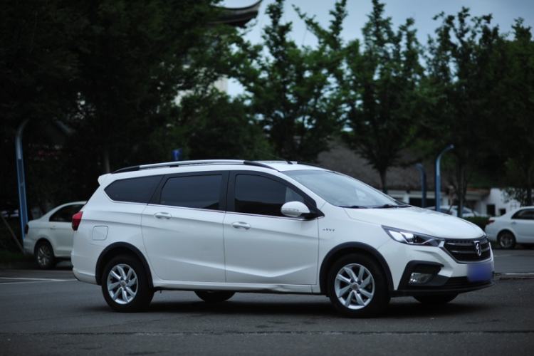 Used Baojun 310W 2018 1.5L Automatic Fashion Version China V Emission Standard Exterior 2