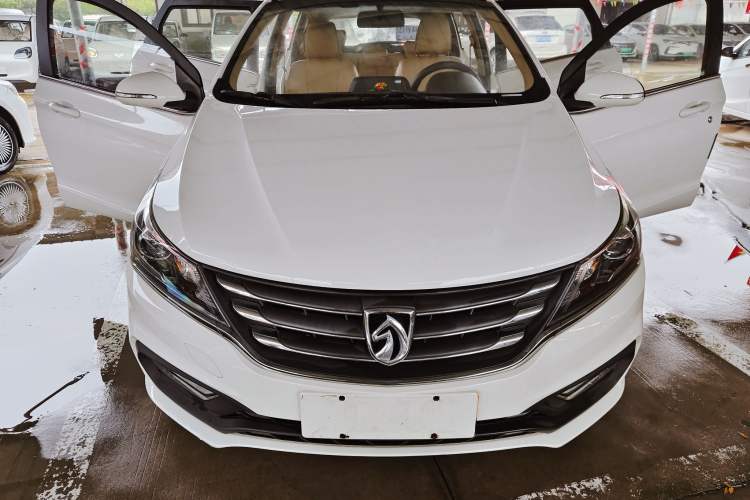 Used Baojun 310W 2017 1.5L Manual Fashion Edition China VI Exterior 2