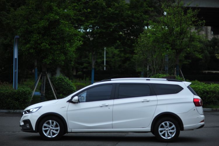 Used Baojun 310W 2018 1.5L Automatic Fashion Version China V Emission Standard Exterior 4