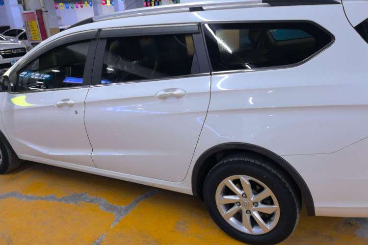 Used Baojun 310W 2017 1.5L Manual Fashion Model China V Exterior 5