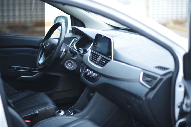 Used Baojun 310W 2018 1.5L Automatic Fashion Version China V Emission Standard Interior 4