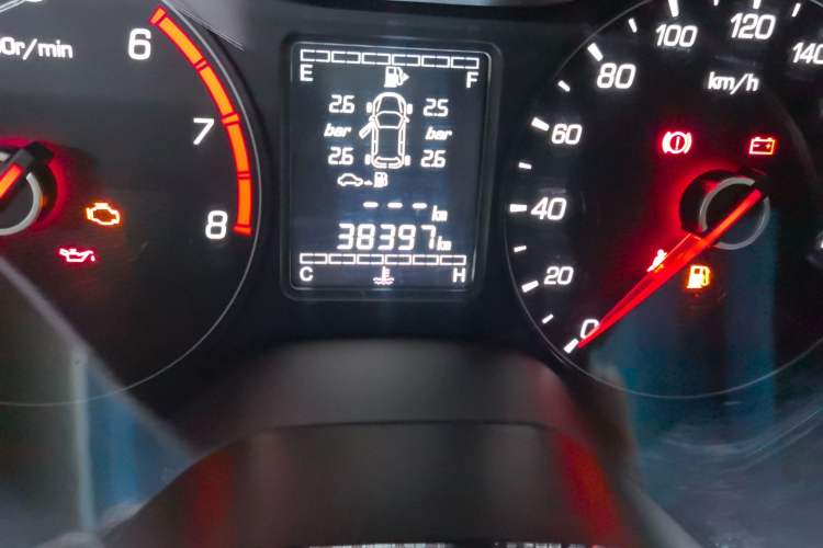 Used Baojun 310W 2017 1.5L Manual Fashion Model China V Odometer Close Up