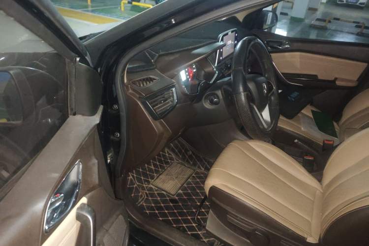 Used Baojun 310W 2017 1.5L Manual Fashion Edition China VI Driver Seat