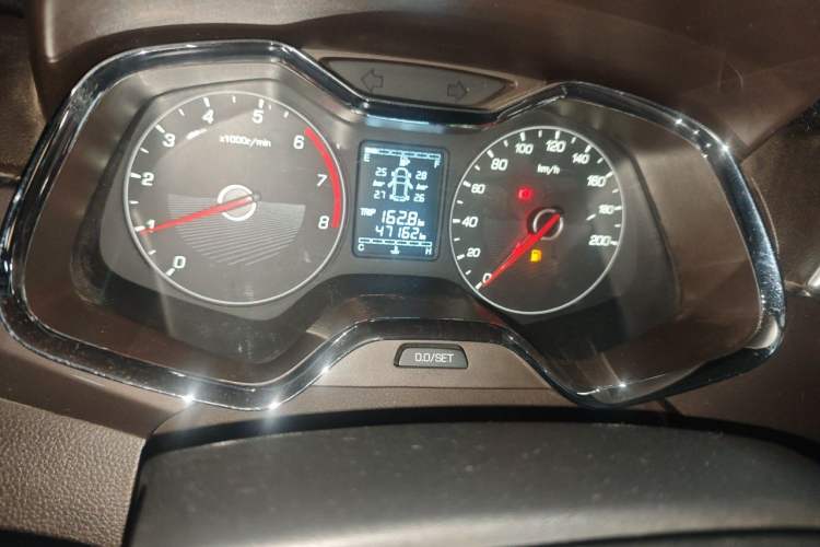Used Baojun 310W 2017 1.5L Manual Fashion Edition China VI Odometer Close Up
