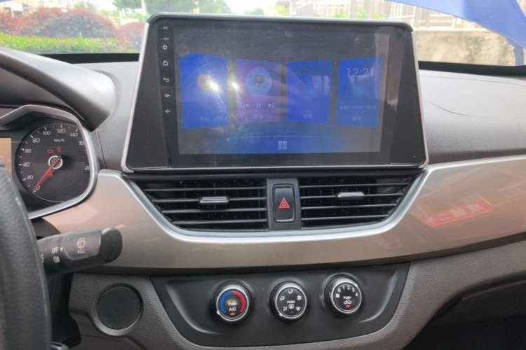 Used Baojun 310W 2017 1.5L Manual Comfort Version China V Audio And AC Panel