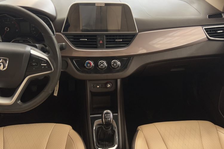 Used Baojun 310W 2017 1.5L Manual Fashion Model China V Audio And AC Panel
