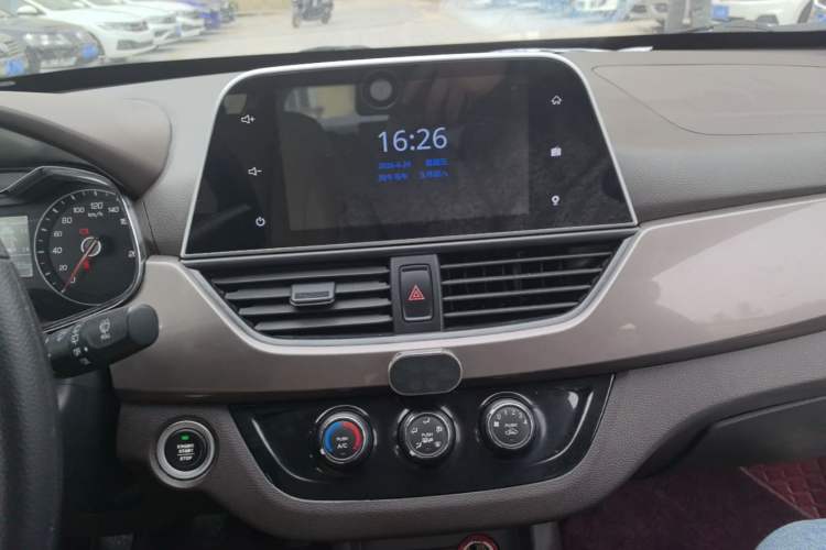 Used Baojun 310W 2017 1.5L Manual Luxury Edition China V Audio And AC Panel