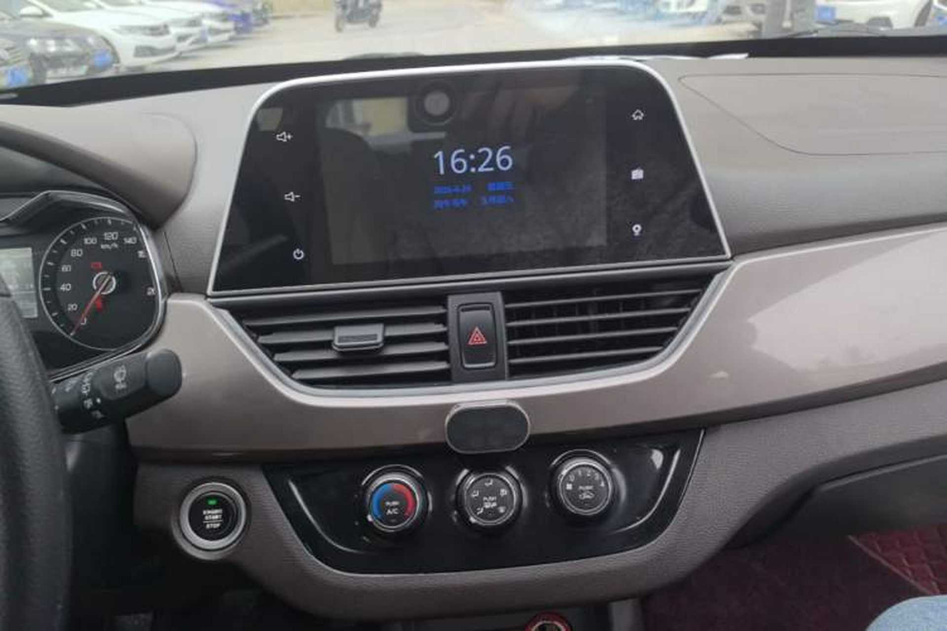 Used Baojun 310W 2017 1.5L Manual Luxury Edition China V Audio And AC Panel