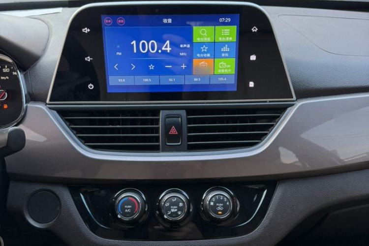 Used Baojun 310W 2017 1.5L Manual Fashion Model China V Audio And AC Panel