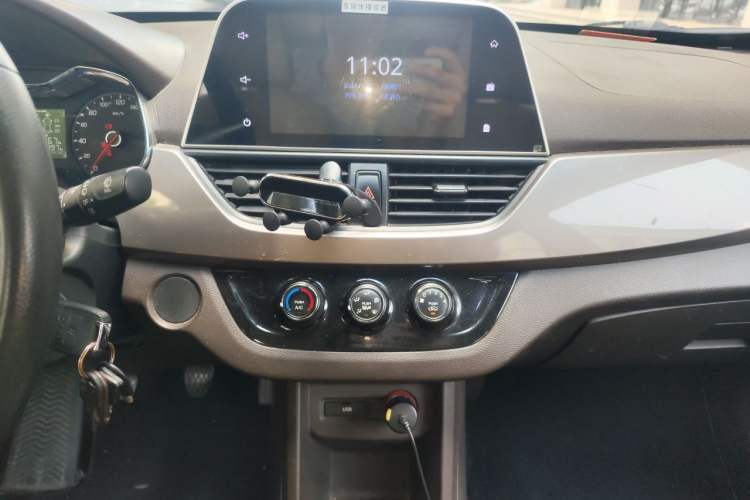 Used Baojun 310W 2017 1.5L Manual Fashion Model China V Audio And AC Panel