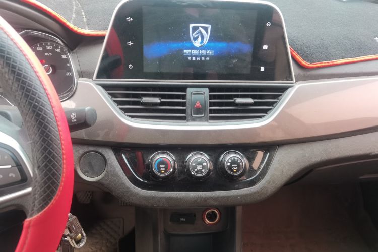 Used Baojun 310W 2017 1.5L Manual Fashion Model China V Audio And AC Panel