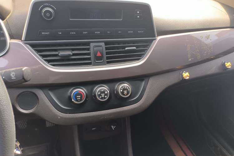 Used Baojun 310W 2017 1.5L Manual Comfort Version China V Audio And AC Panel