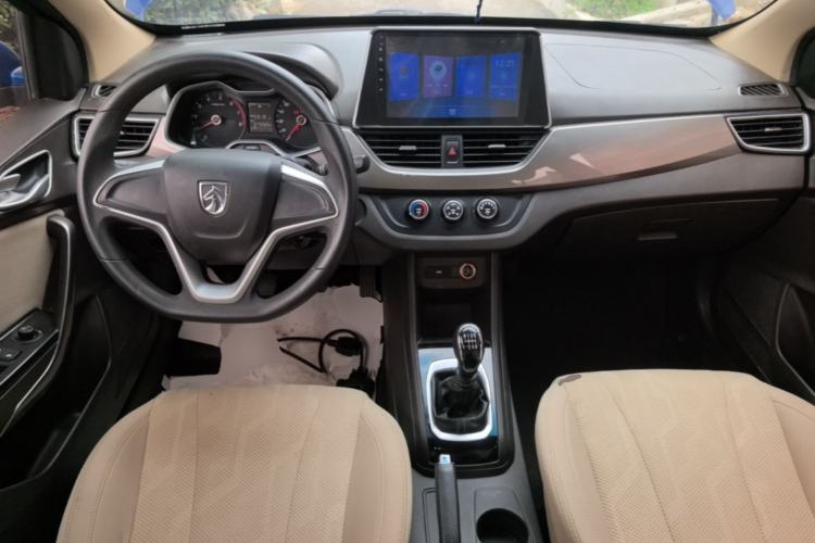 Used Baojun 310W 2017 1.5L Manual Comfort Version China V Center Console