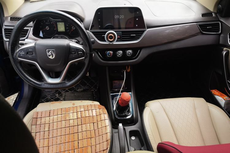 Used Baojun 310W 2017 1.5L Manual Fashion Model China V Center Console