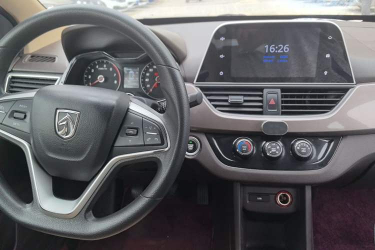 Used Baojun 310W 2017 1.5L Manual Luxury Edition China V Center Console