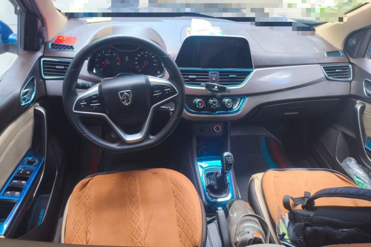 Used Baojun 310W 2017 1.5L Manual Fashion Edition China VI Center Console