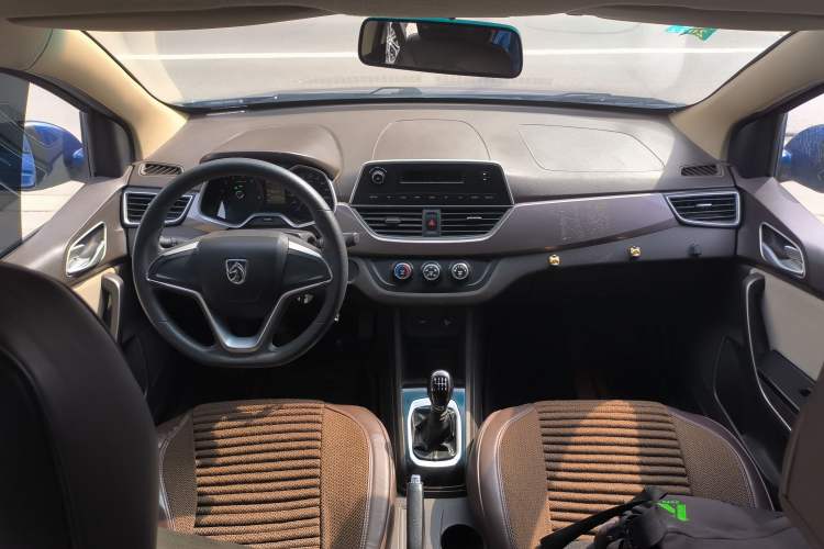 Used Baojun 310W 2017 1.5L Manual Comfort Version China V Center Console
