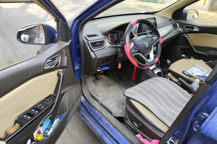 Used Baojun 310W 2017 1.5L Manual Luxury Edition China V Driver Seat