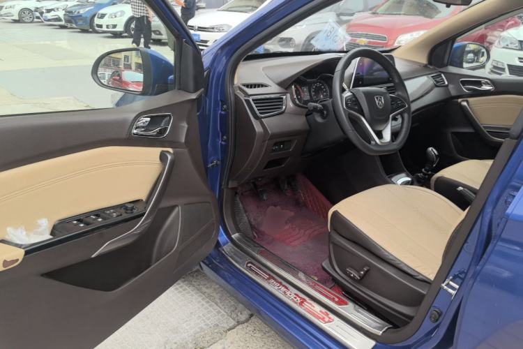 Used Baojun 310W 2017 1.5L Manual Luxury Edition China V Driver Seat