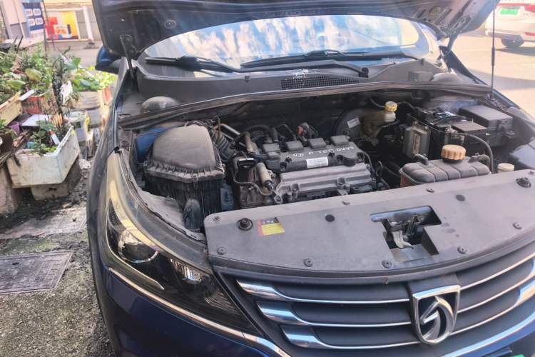 Used Baojun 310W 2017 1.5L Manual Fashion Model China V Engine Bay Right