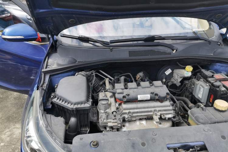 Used Baojun 310W 2017 1.5L Manual Fashion Model China V Engine Bay Right