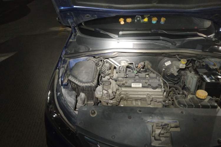 Used Baojun 310W 2017 1.5L Manual Fashion Model China V Engine Bay Right