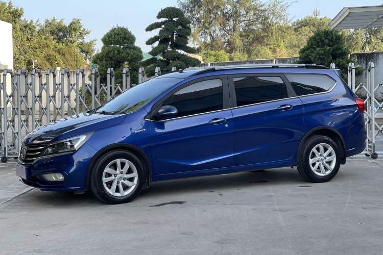 Used Baojun 310W 2017 1.5L Manual Fashion Model China V Exterior 2