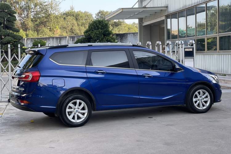 Used Baojun 310W 2017 1.5L Manual Fashion Model China V Exterior 3