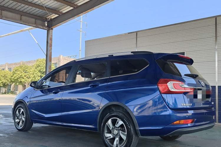 Used Baojun 310W 2017 1.5L Manual Fashion Model China V Exterior 4
