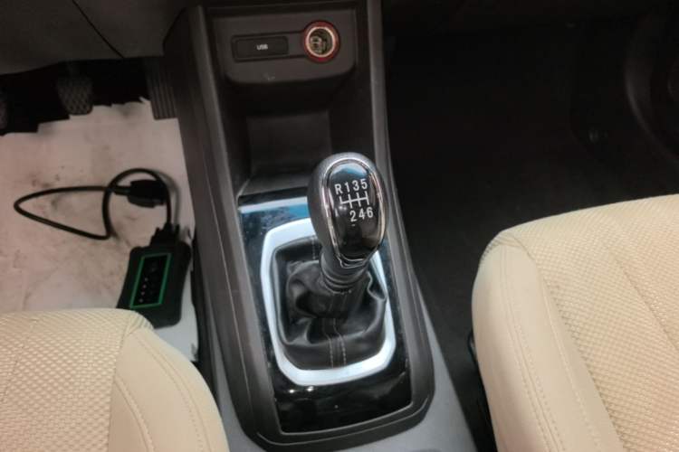 Used Baojun 310W 2017 1.5L Manual Comfort Version China V Gear Lever