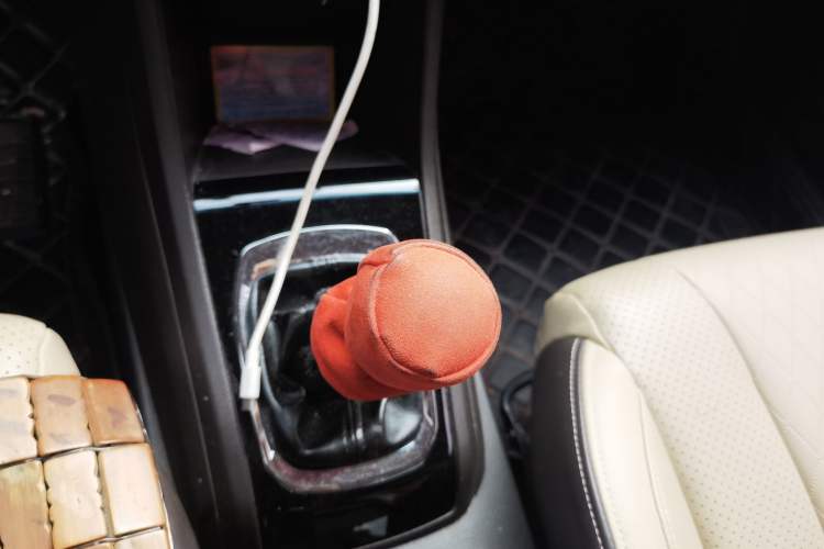 Used Baojun 310W 2017 1.5L Manual Fashion Model China V Gear Lever