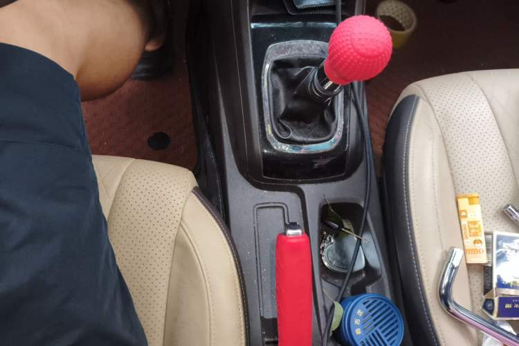 Used Baojun 310W 2017 1.5L Manual Fashion Model China V Gear Lever