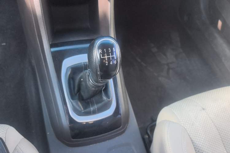 Used Baojun 310W 2017 1.5L Manual Comfort Version China V Gear Lever