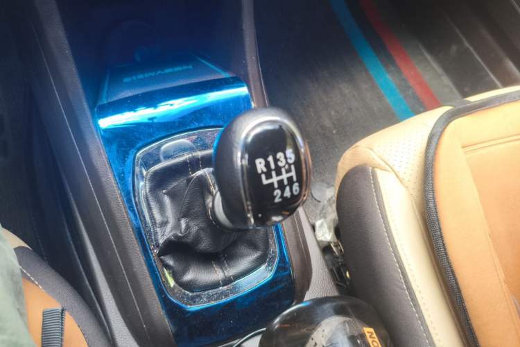 Used Baojun 310W 2017 1.5L Manual Fashion Edition China VI Gear Lever