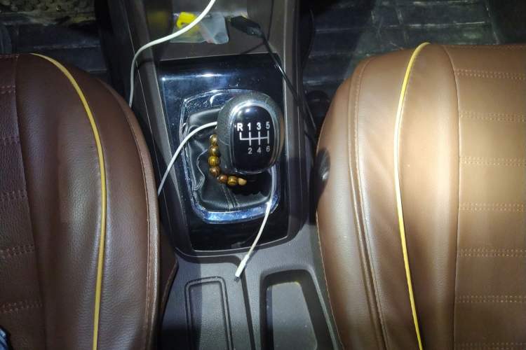 Used Baojun 310W 2017 1.5L Manual Fashion Model China V Gear Lever