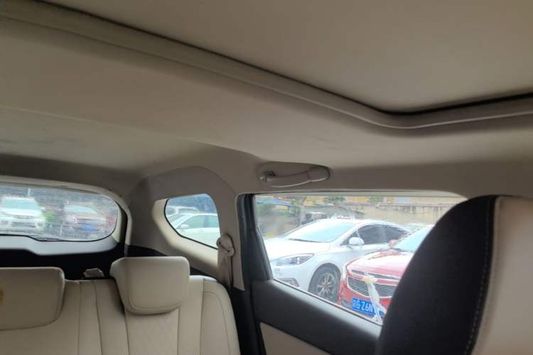 Used Baojun 310W 2017 1.5L Manual Luxury Edition China V Headliner