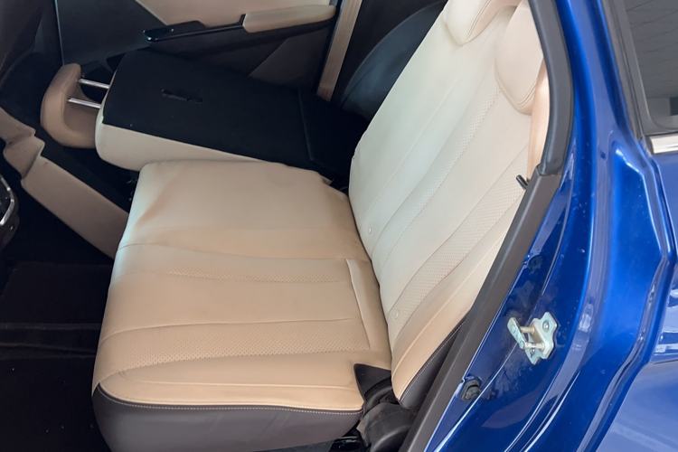 Used Baojun 310W 2017 1.5L Manual Fashion Edition China VI Interior 1