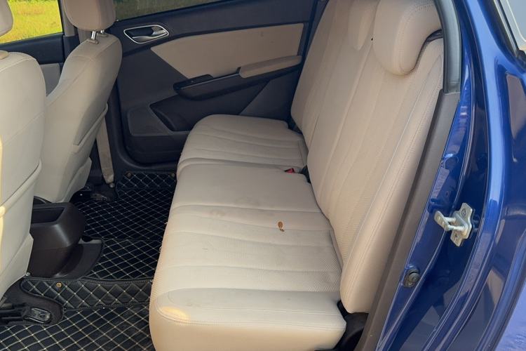 Used Baojun 310W 2017 1.5L Manual Comfort Version China V Interior 1