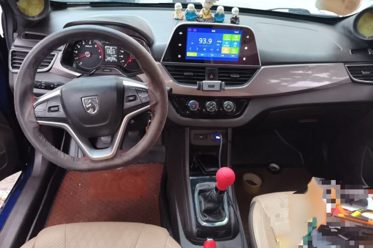 Used Baojun 310W 2017 1.5L Manual Fashion Model China V Interior 2