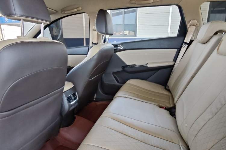 Used Baojun 310W 2017 1.5L Manual Fashion Model China V Interior 2