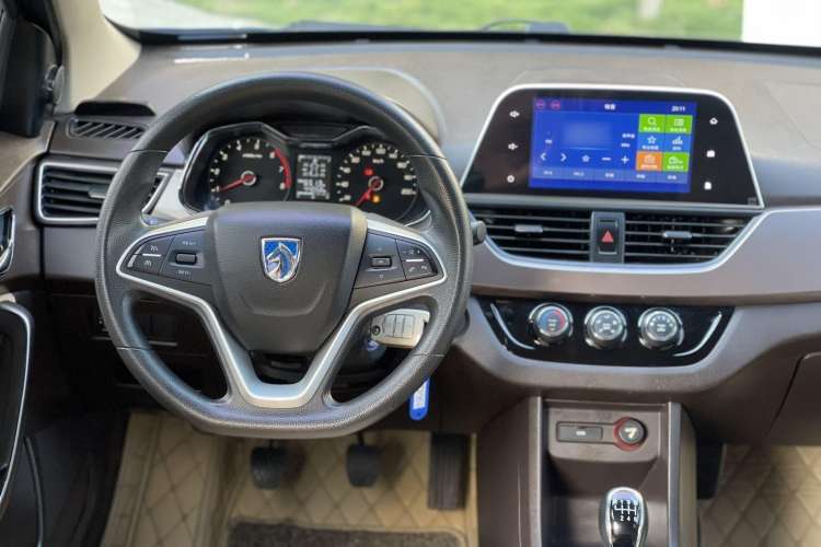Used Baojun 310W 2017 1.5L Manual Fashion Model China V Interior 2