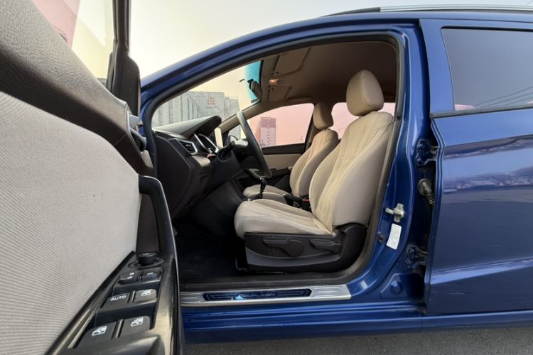 Used Baojun 310W 2017 1.5L Manual Comfort Version China V Interior 3
