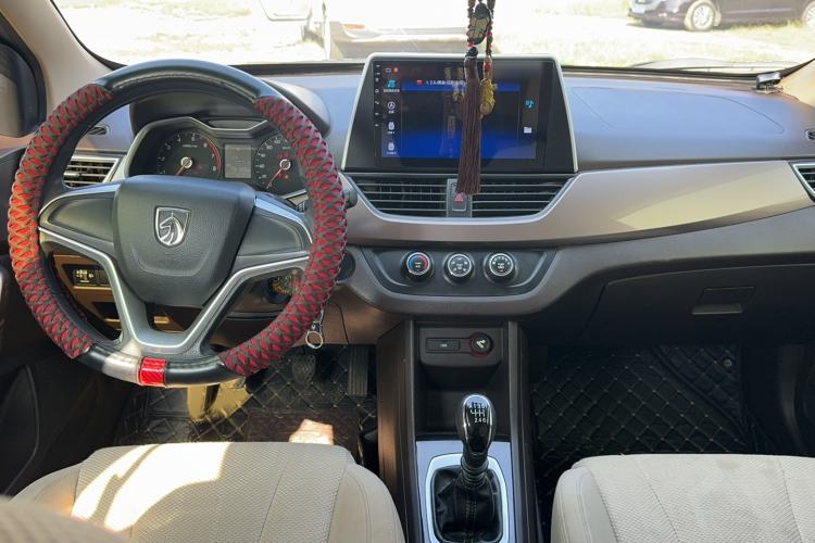 Used Baojun 310W 2017 1.5L Manual Comfort Version China V Interior 3