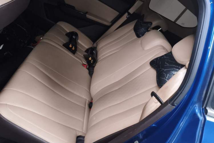 Used Baojun 310W 2017 1.5L Manual Fashion Model China V Interior 4