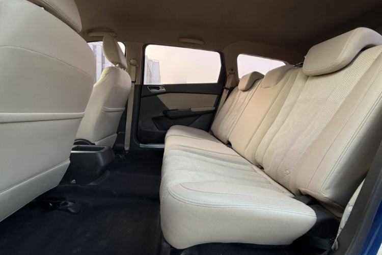 Used Baojun 310W 2017 1.5L Manual Comfort Version China V Interior 4